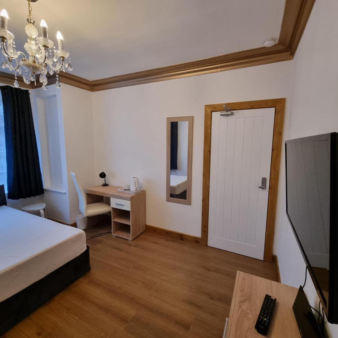 Uplands Grove Bungalow Hotell Wolverhampton Eksteriør bilde