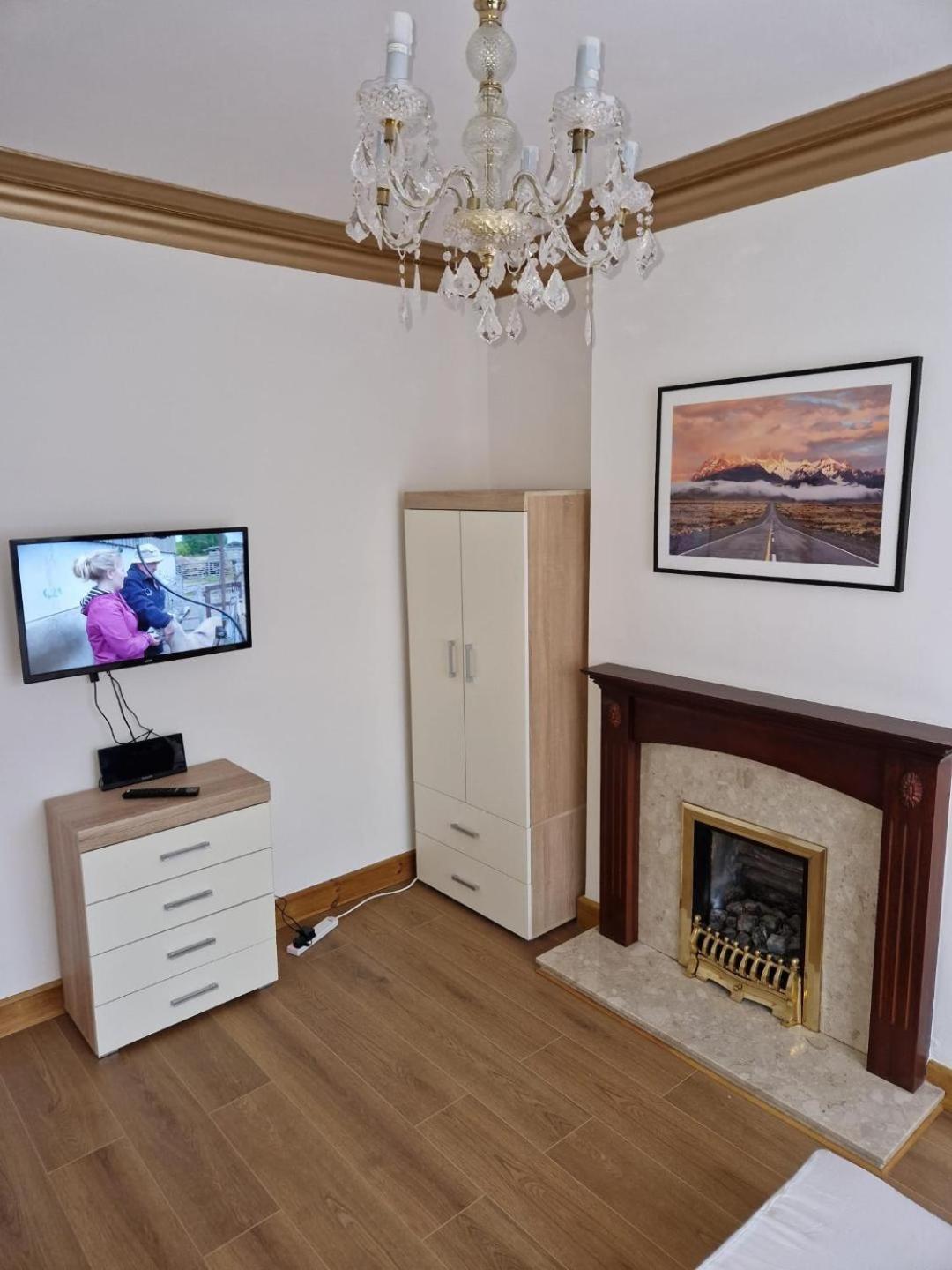 Uplands Grove Bungalow Hotell Wolverhampton Eksteriør bilde
