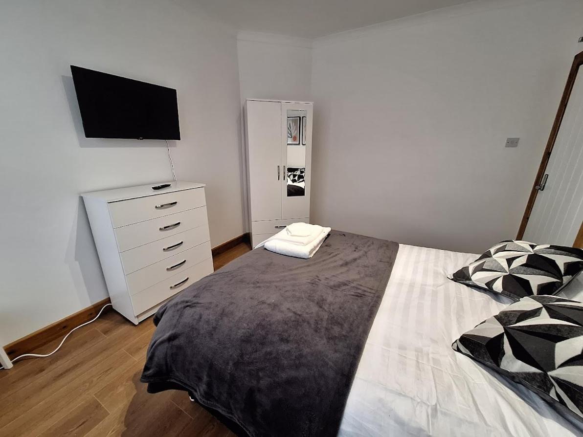 Uplands Grove Bungalow Hotell Wolverhampton Eksteriør bilde