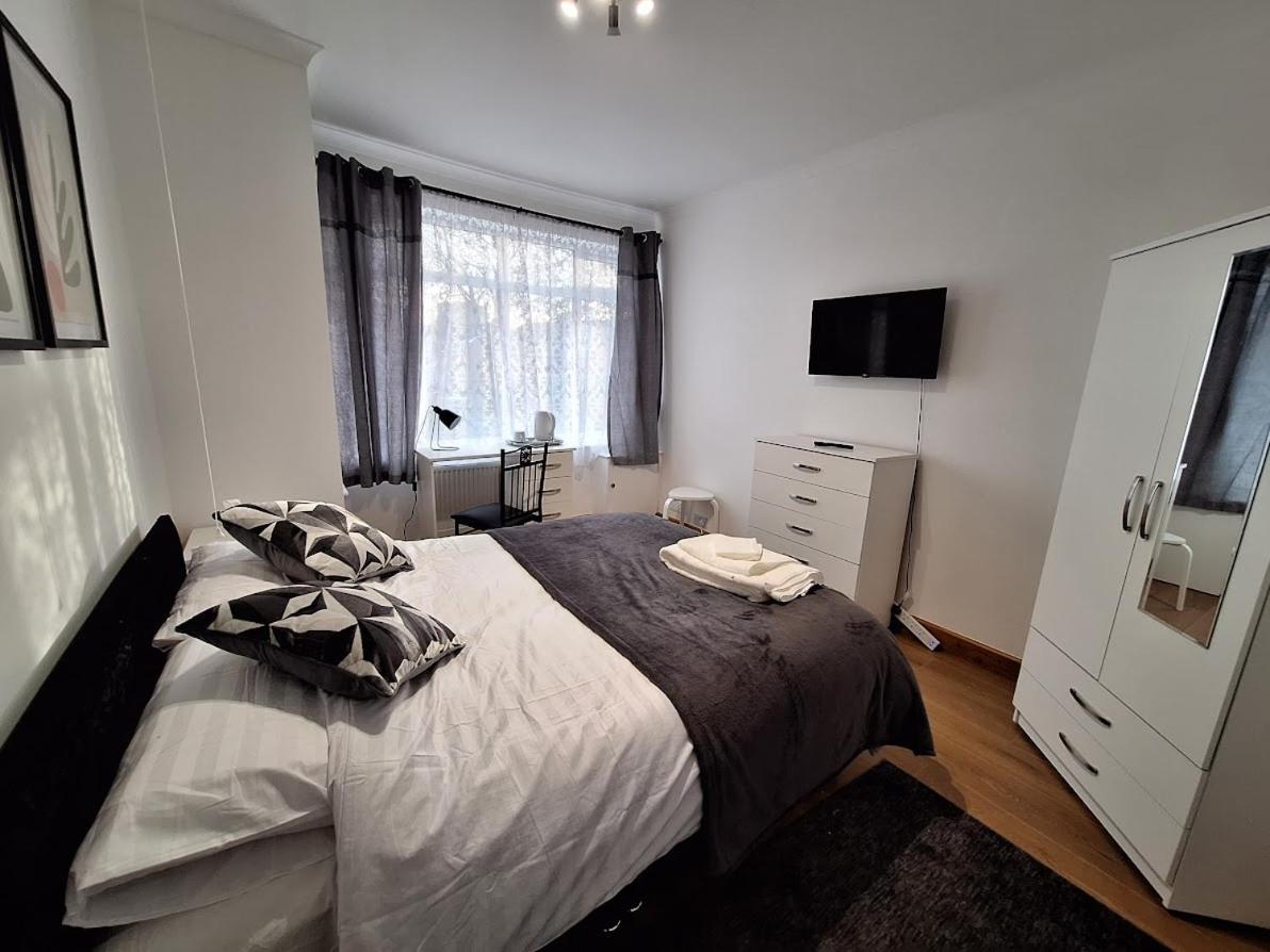 Uplands Grove Bungalow Hotell Wolverhampton Eksteriør bilde