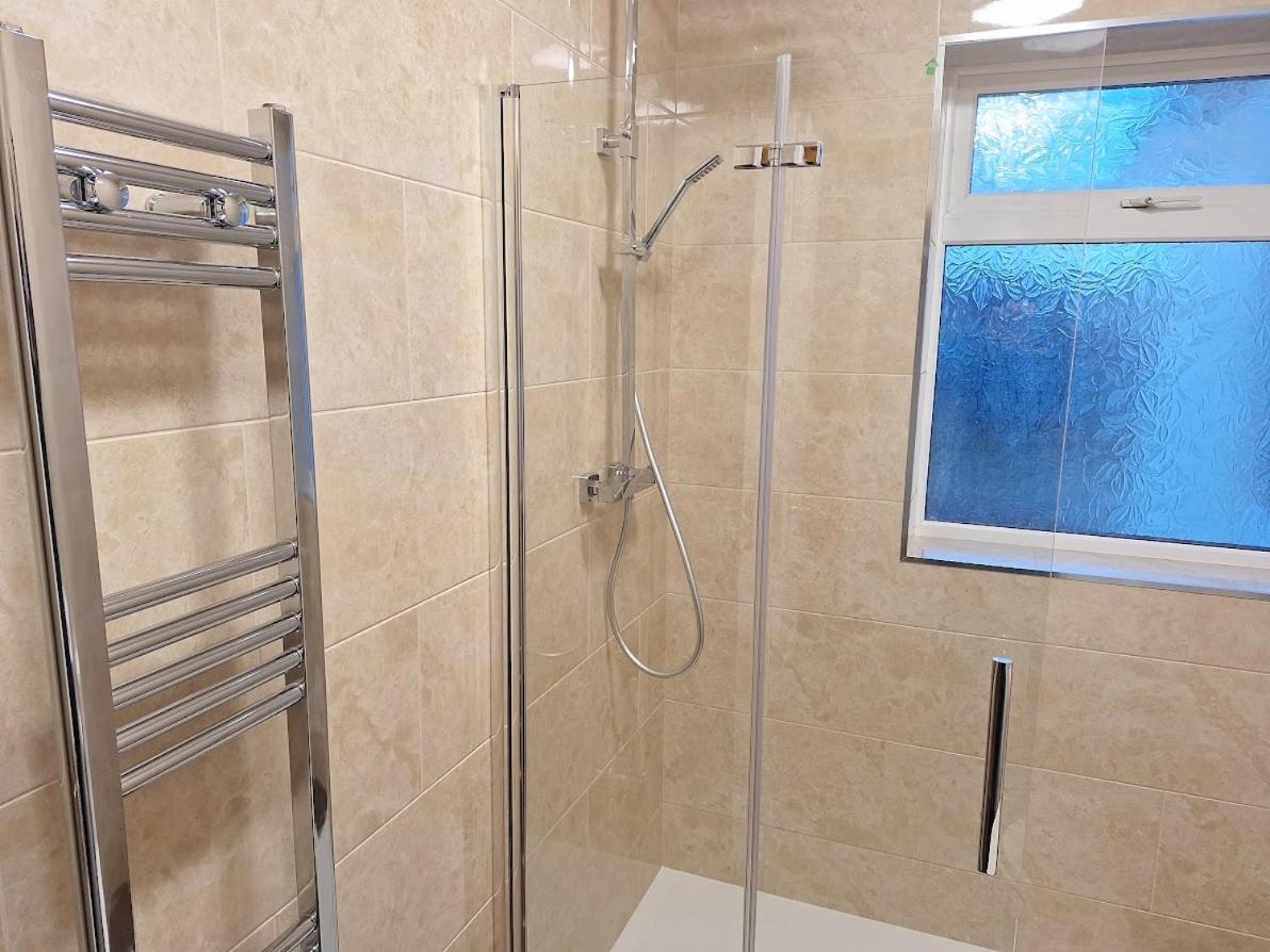 Uplands Grove Bungalow Hotell Wolverhampton Eksteriør bilde